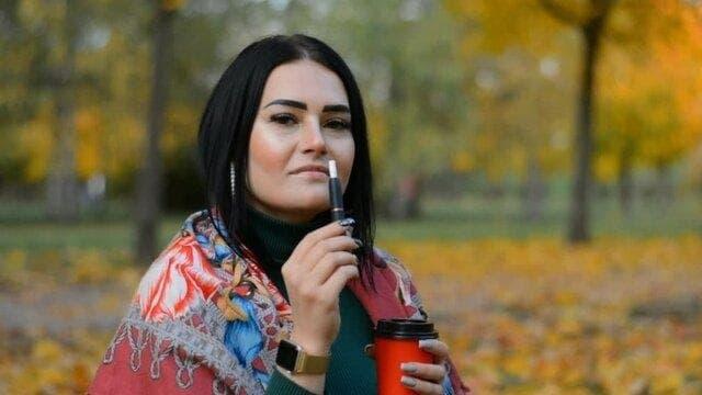 Top E-Liquid Picks and How a Sleek e cigarette holder stand Can Transform Your Vaping Setup