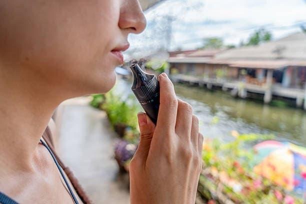 E-Cigi buying guide and honest E-Cigi review comparing voom electronic cigarette performance and flavor