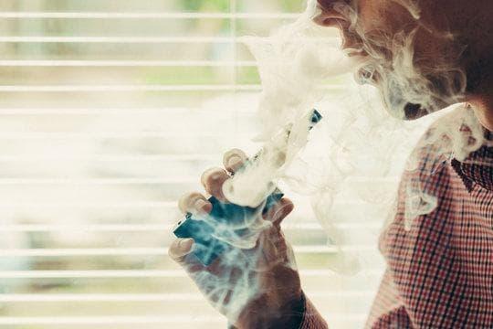 Exploring elektronik sigara adoption and trends in e-cigarette use among youth before 2020 across regions